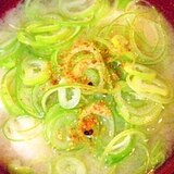 高野豆腐とすり身と葱のお味噌汁